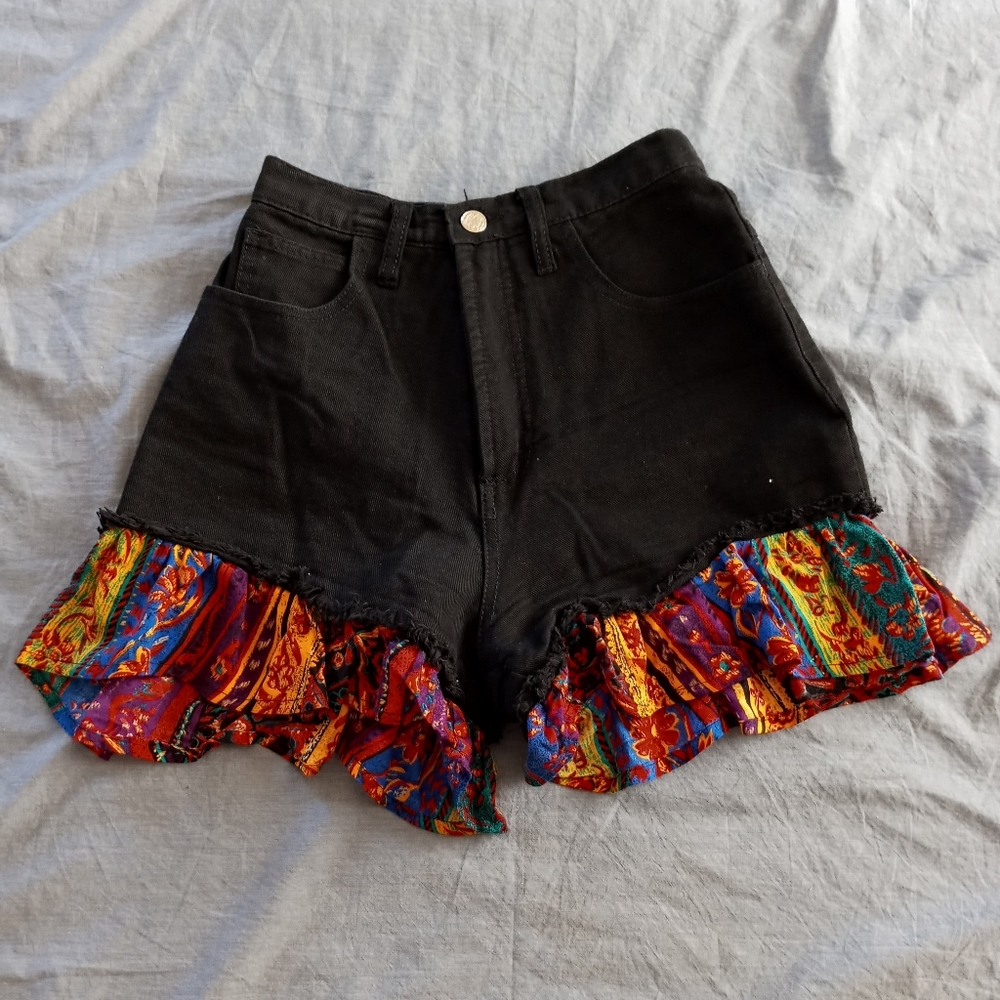 Black high waisted southwestern jean short